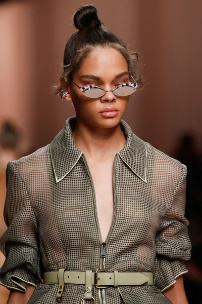 Look 98